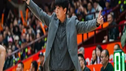 曼联力赞约罗培养潜力巨大，阿莫林鼎力支持。